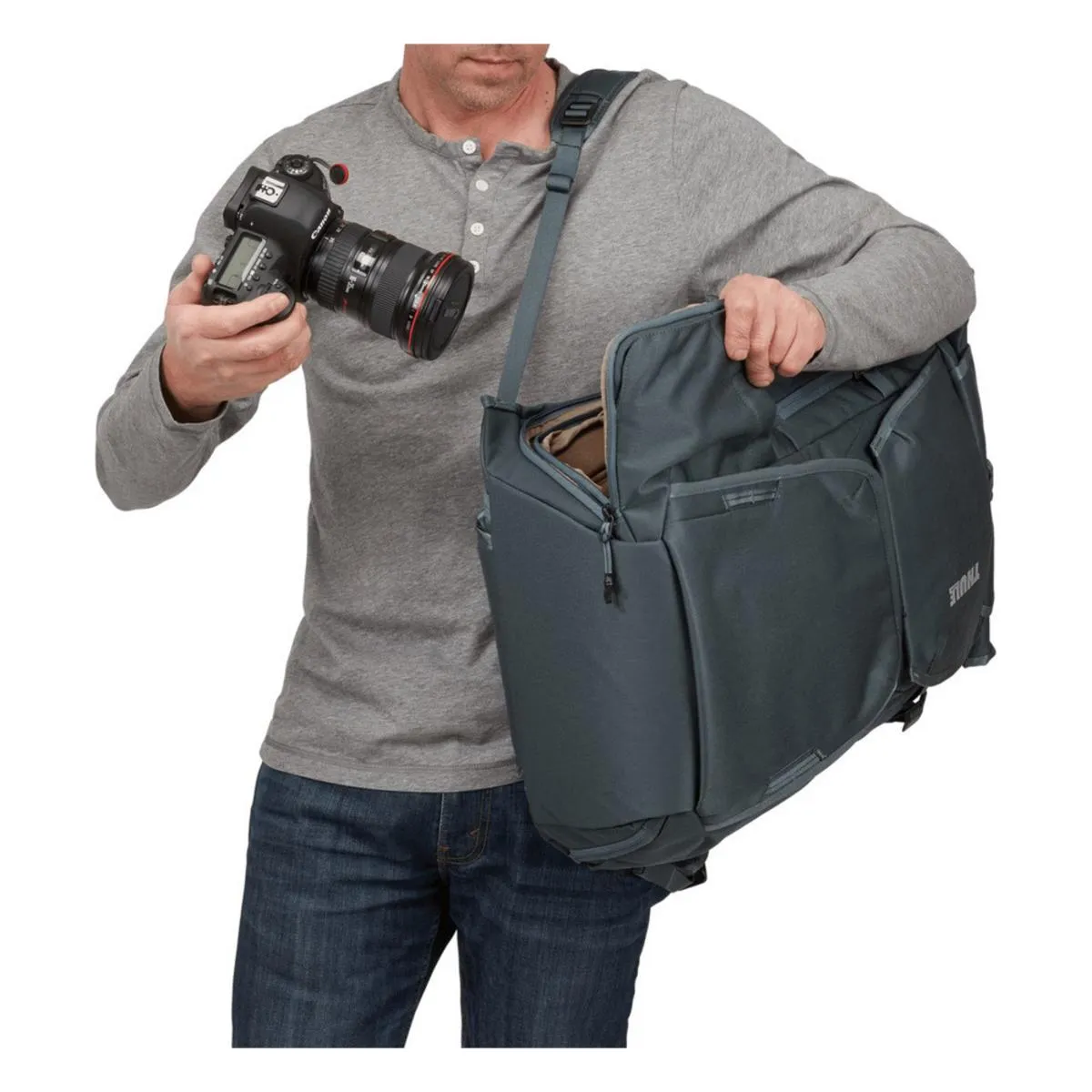 Thule Covert Camera DSLR 32L Backpack